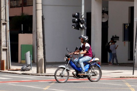 NOVAS REGRAS: ciclomotores, bikes elétricas e veículos autopropelidos passam a seguir normas de trânsito