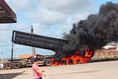 Homem morre ao ter contato com carreta eletrecutada em posto de combustível em Mataraca