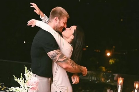 Juliette é pedida em casamento em jantar comemorando aniversário de 35 anos