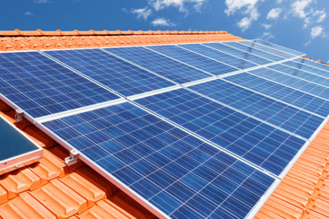 Justiça determina que Energisa devolva cobranças indevidas de ICMS em contas de energia solar na Paraíba